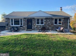 647 Hendren St, Philadelphia, PA 19128