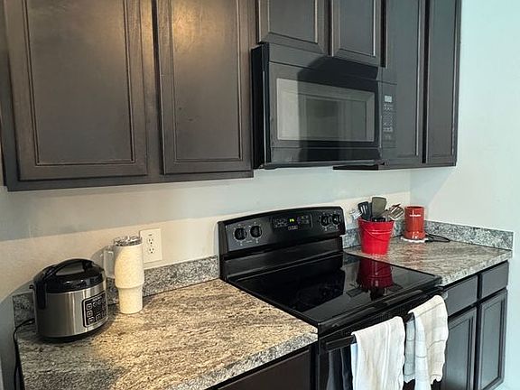 3rd image of 988 Rice Dr