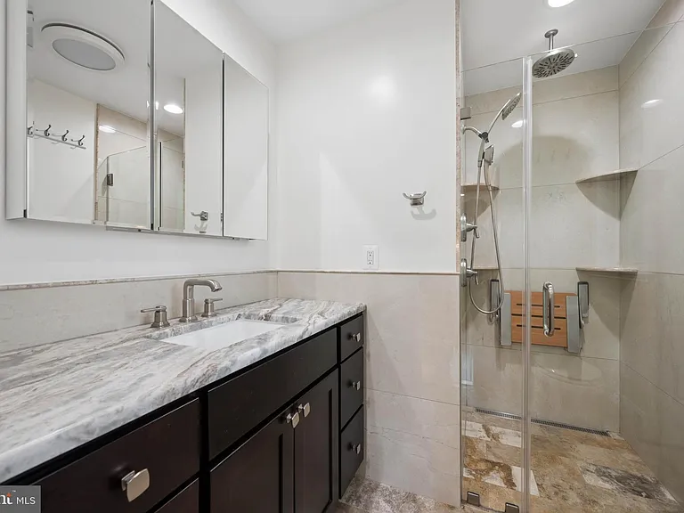 7016 Hopewood St — Photo 37