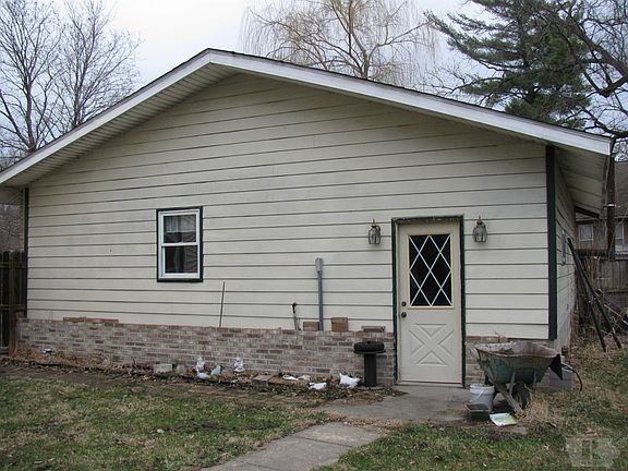 4th image of 804 E Nuckols St