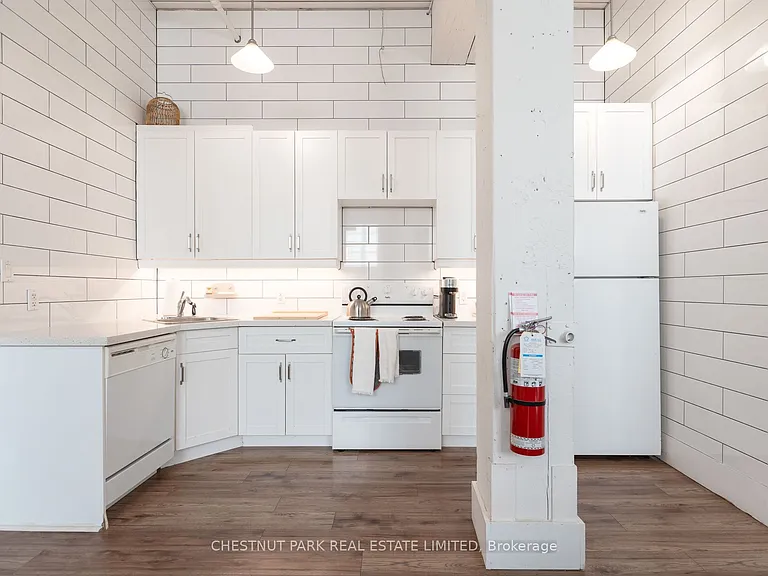 1135 Dundas St E #1 — Photo 10