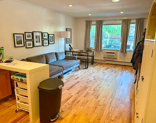 Living room, photo 1