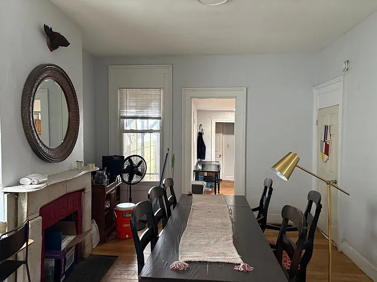 395 Crown St — Photo 3