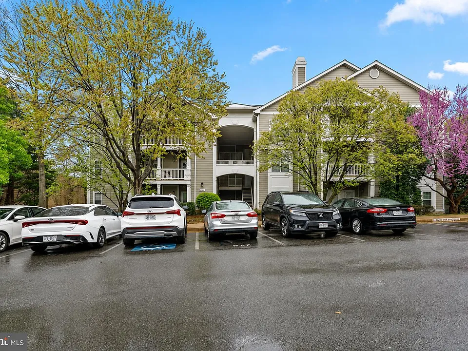 1708 Lake Shore Crest Dr #24