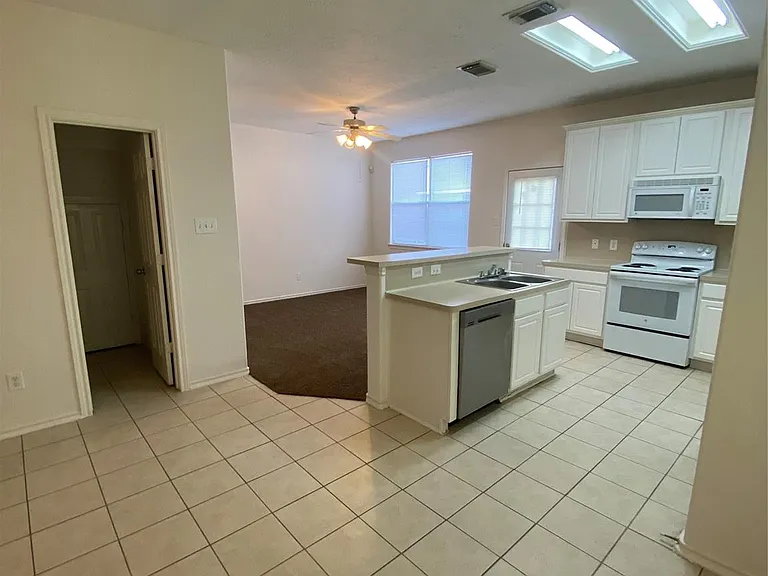 8925 Elm Drake Ln — Photo 3