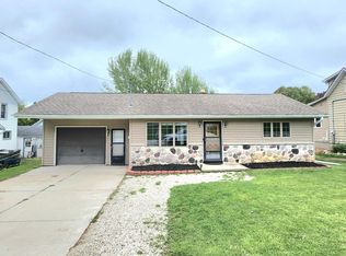 305 Francis Ave, Cascade, WI 53011