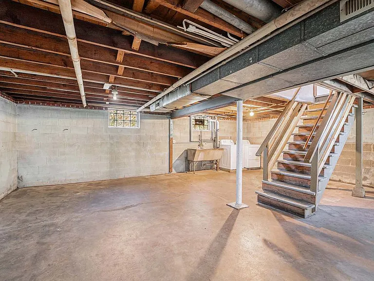 405 Clyde Ave — Photo 7