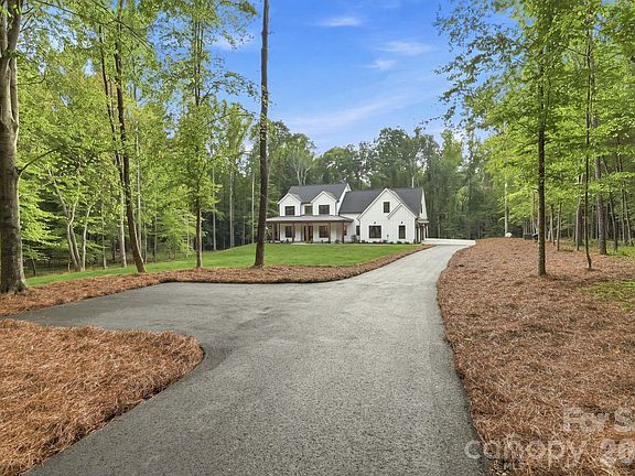 3rd image of 3515 Capricorn Rd