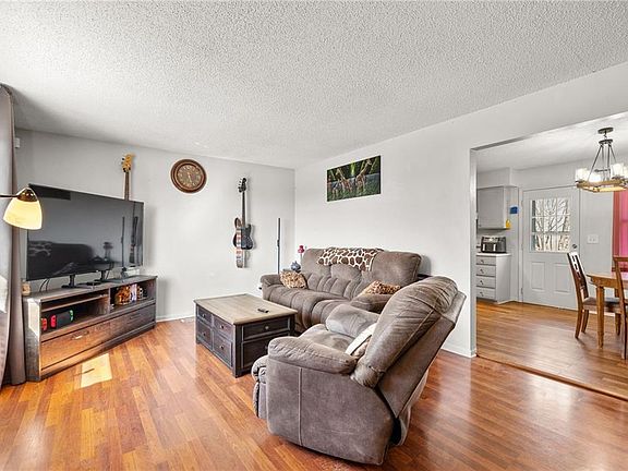 3rd image of 271 NW 75th Rd