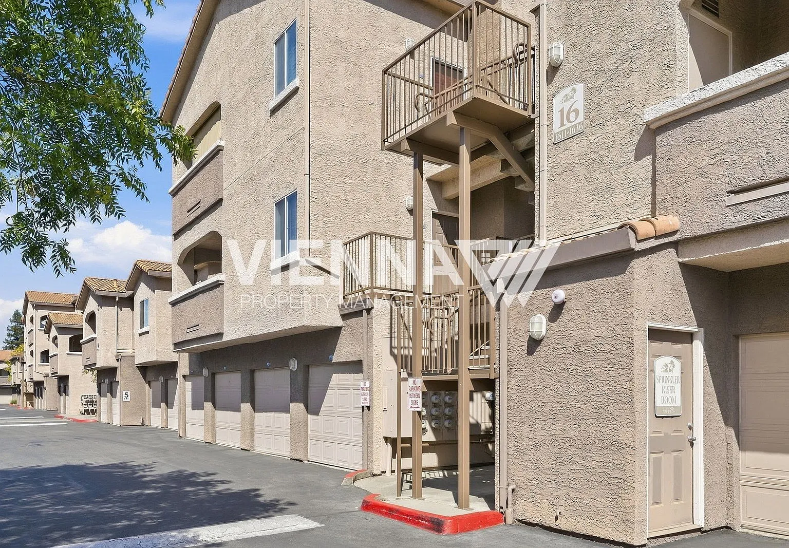 2 bed, 2.0 bath, 1057 sqft, $1,995 — Photo 2