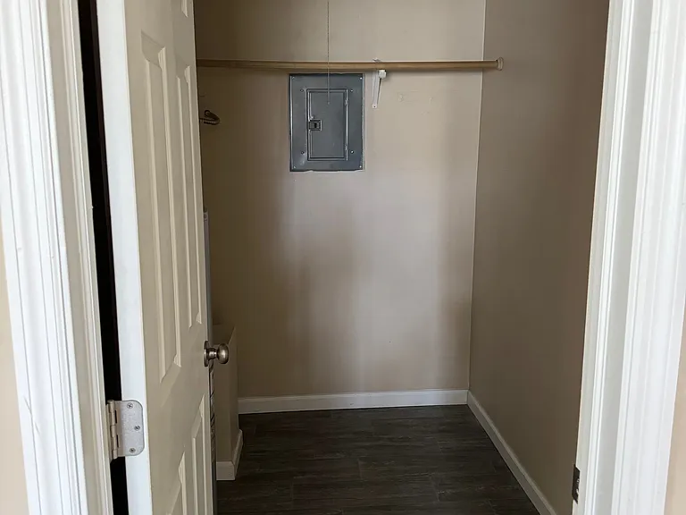 Eagle Crest Apartments — Photo 4