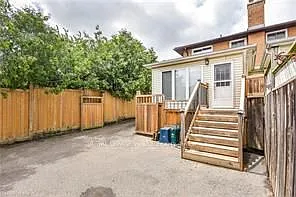 1027 Bernhardt St — Photo 37