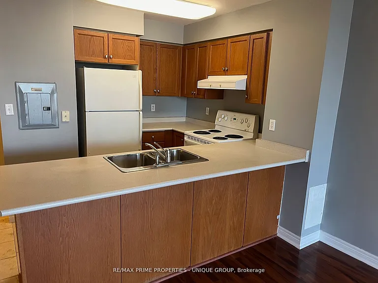 43 Eglinton Ave E #1506 — Photo 4