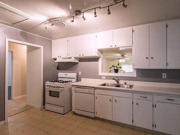 3rd image of 1432 Carrie St