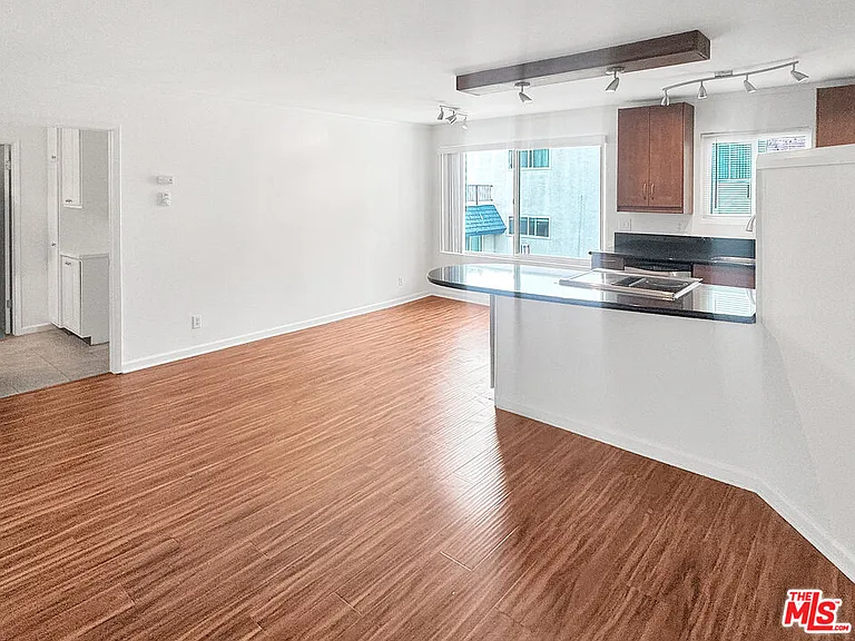 972 Larrabee St #221 — Photo 2