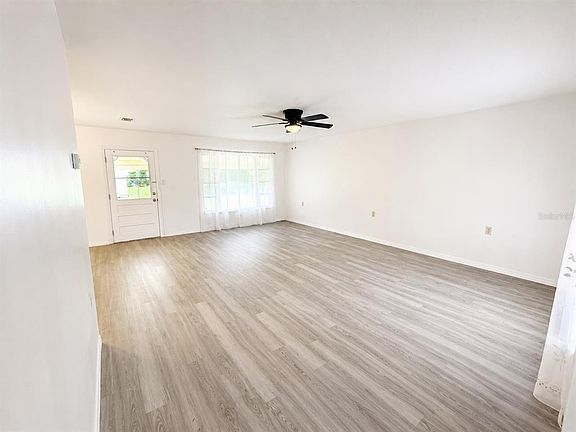 3rd image of 21136 SW HONEYSUCKLE STREET