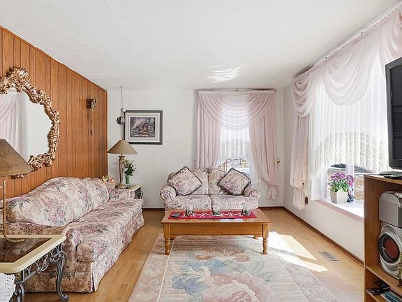 4th image of 11512 86th St NW