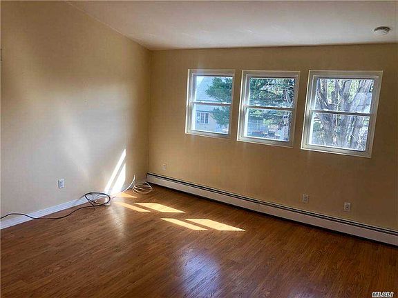 4th image of 25 Sprucewood Dr