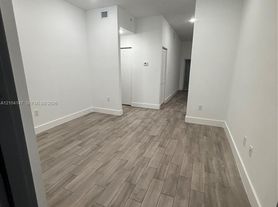 486 E 30th St, Hialeah, FL