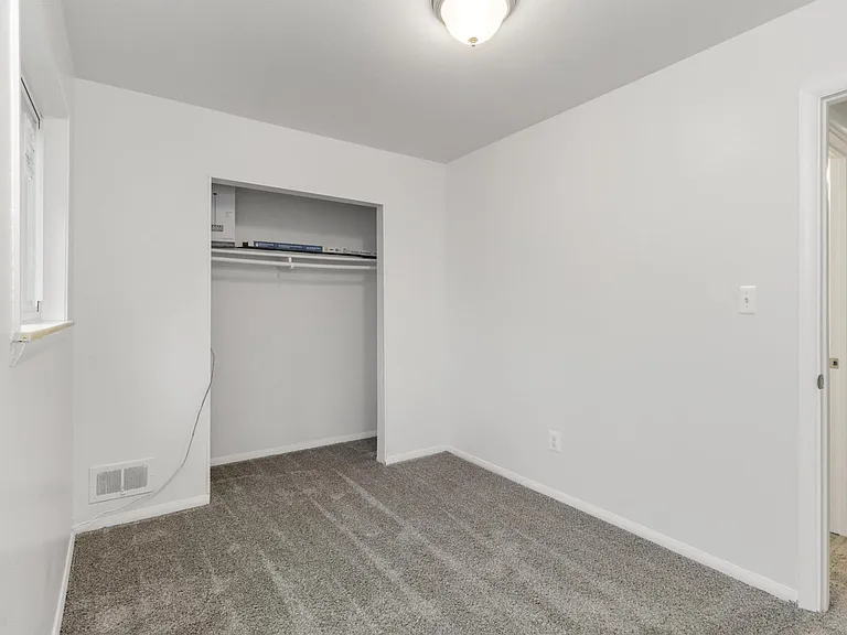 946 Fairview Ave — Photo 9