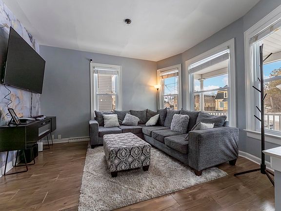 3rd image of 483 Barrett St