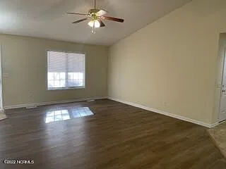 3 bed, 2.0 bath, 1600 sqft, $1,900 — Photo 2