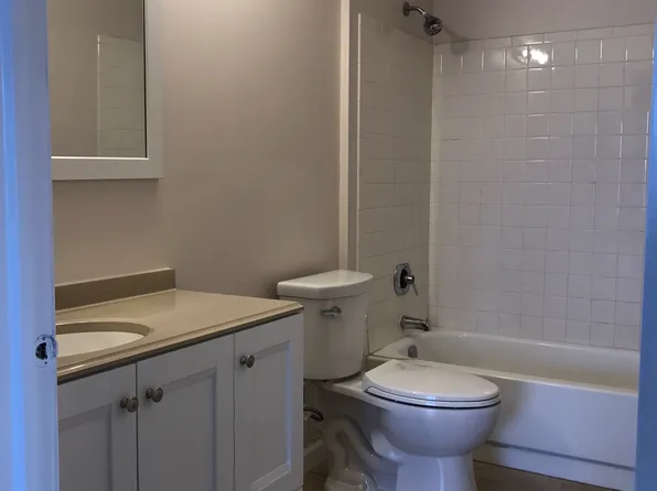 96 Fisher Dr #2518, Franklin Park, NJ 08823
