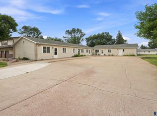 723 W 2nd Ave, Lennox, SD 57039