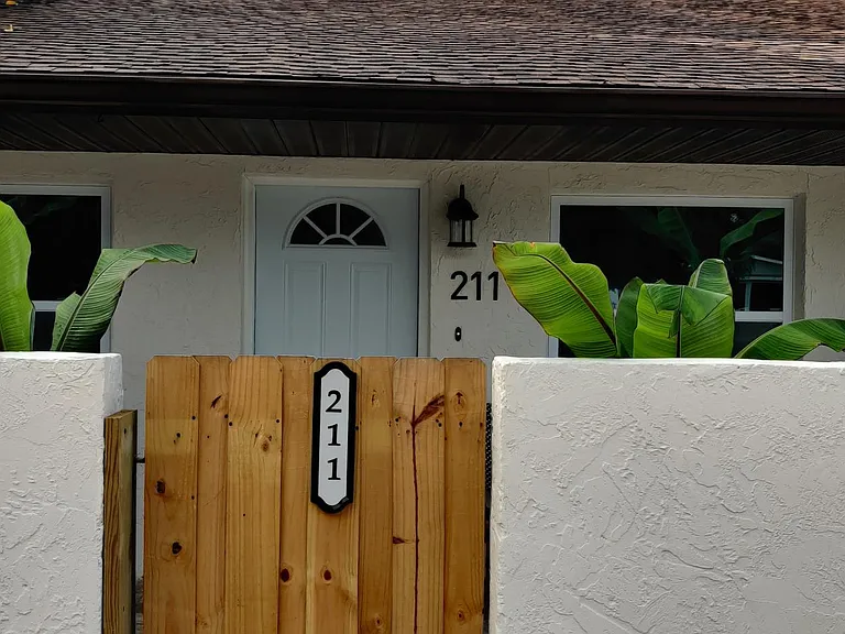 211 Tyler Ave — Photo 2
