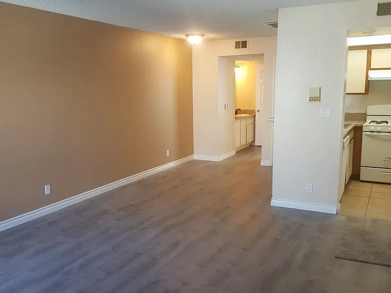 Ally's Flower Apartments LLC — Photo 26