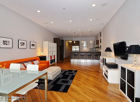 5th image of 2242 W Chicago Ave #201