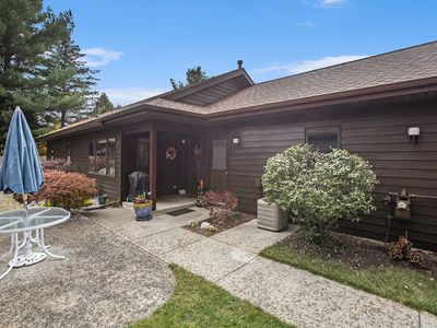 2051 Hammond Pl E, Traverse City, MI, 49686