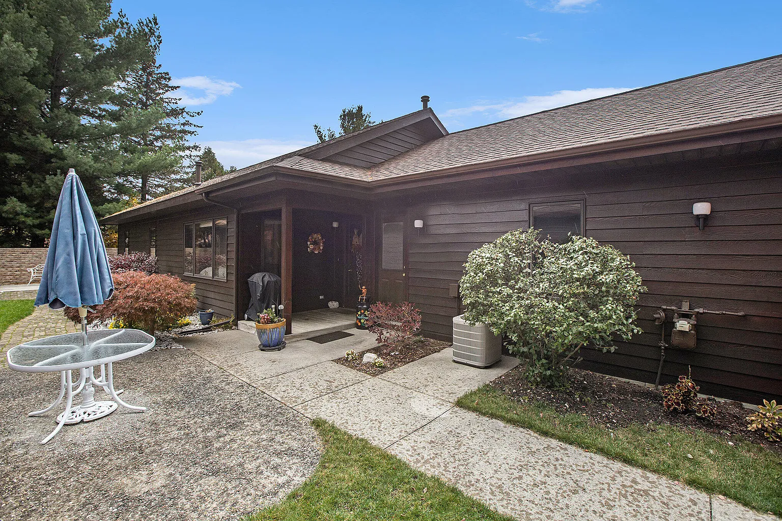 2051 Hammond Pl E photo 1