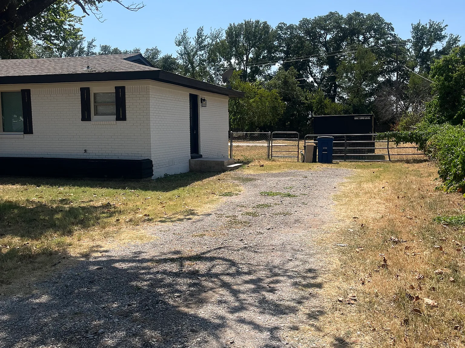 2 bed, 874 sqft, $1,595 — Photo 2