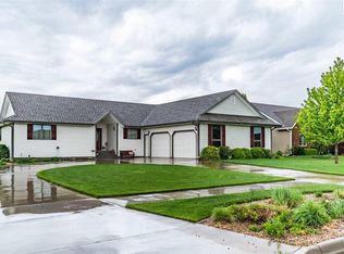 303 Unruh St, Moundridge, KS 67107