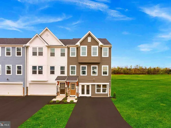 22 Elmiraj Ct, Inwood, WV 25428