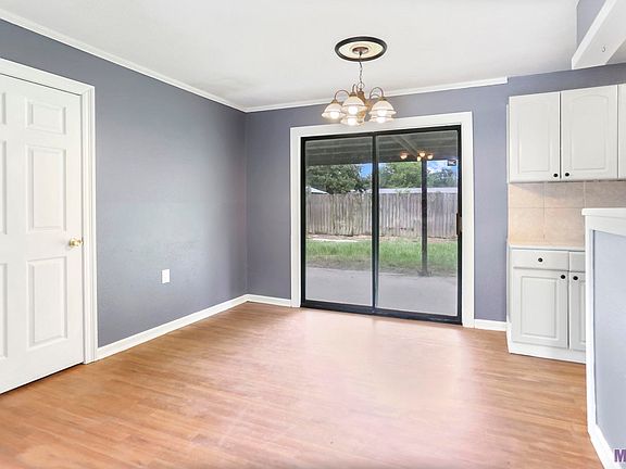 3rd image of 4609 Greenwood Ln