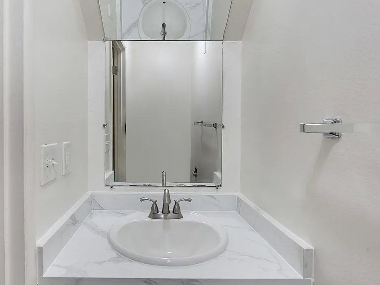11445 SW Greenburg Rd — Photo 7