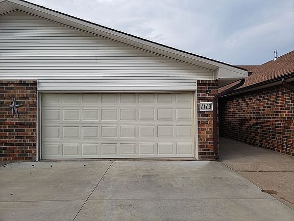 3rd image of 1113 Sandhill Ct