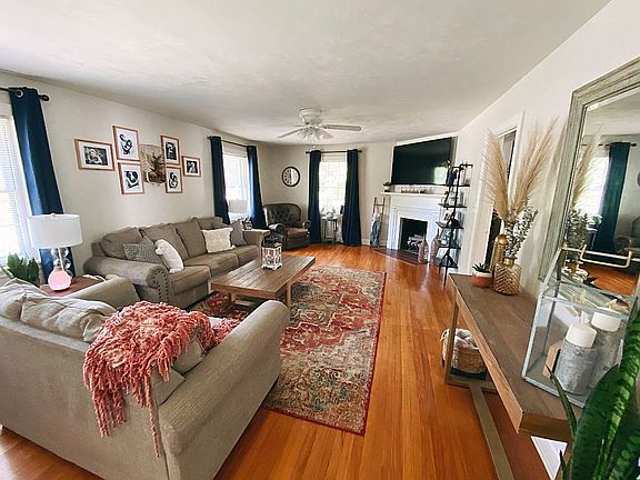 2nd image of 953 Josephine St