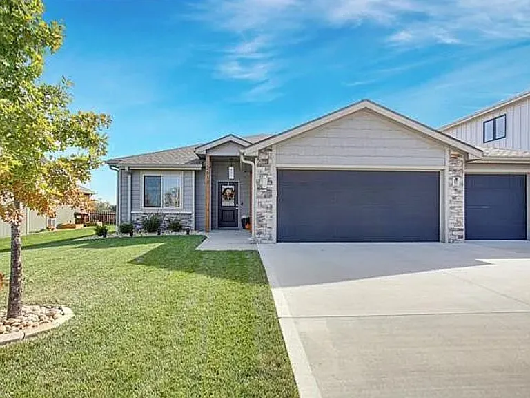 2617 Chasehire Dr — Photo 1