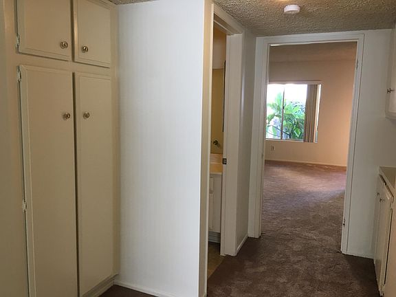 4th image of 119 W Live Oak St APT E