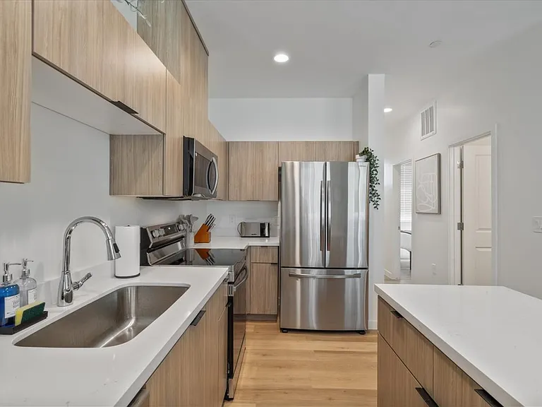 1818 W Earll Dr — Photo 53