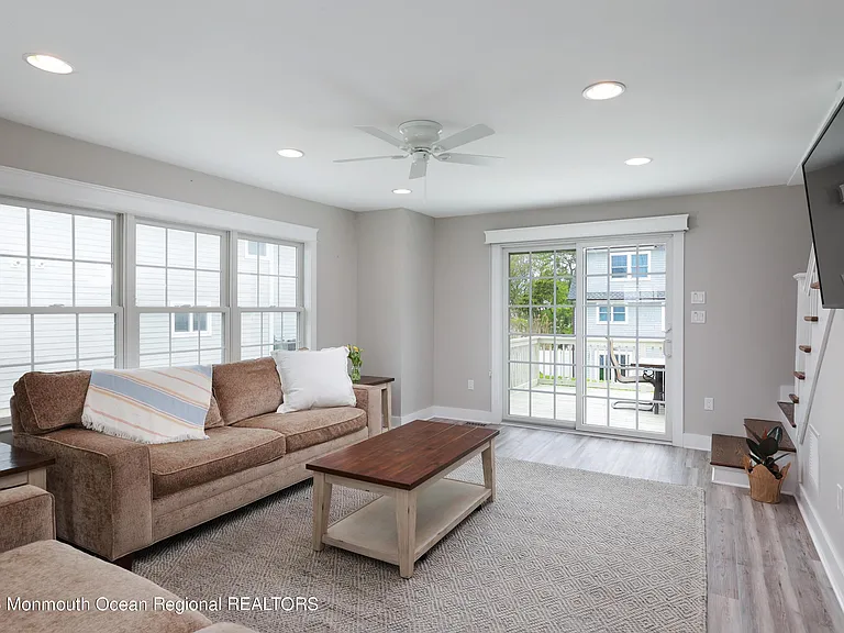 912 Ocean Ave — Photo 13