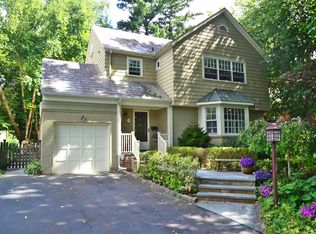 9 Wyngate Pl, Great Neck, NY 11021