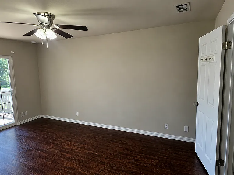 1701 Brokenshoe Dr — Photo 7