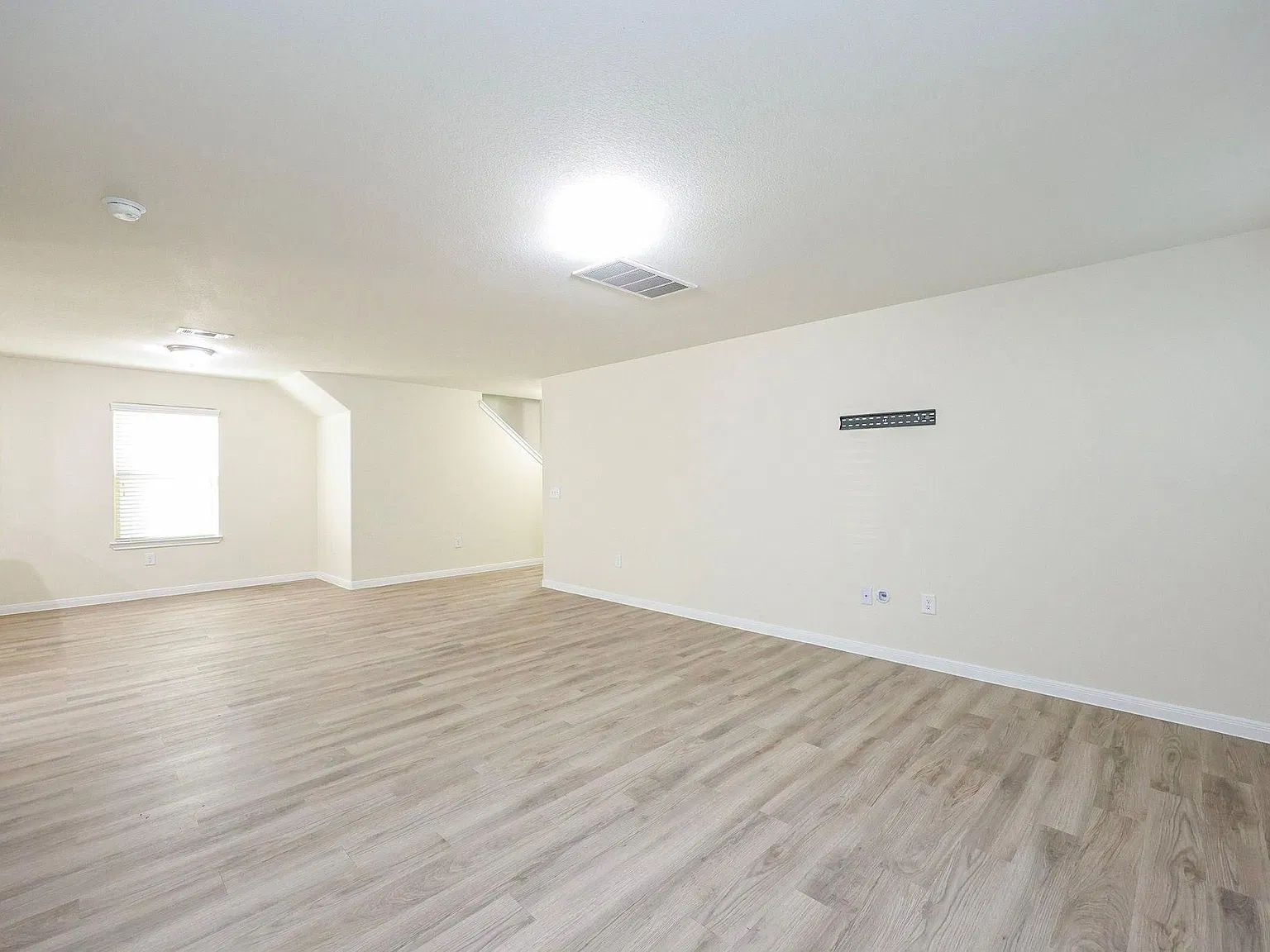 4 bed, 3.0 bath, 2088 sqft, $2,100 — Photo 4