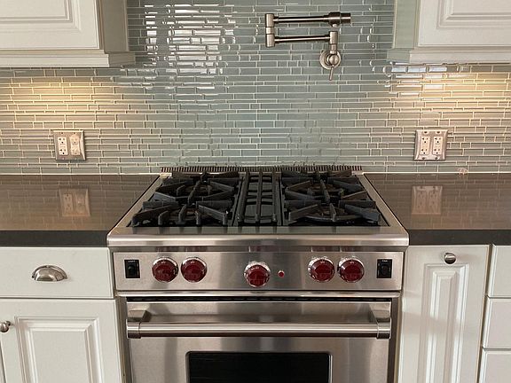 3rd image of 608 N Juanita Ave