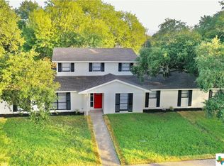 211 Hampshire Ln, Victoria, TX 77904