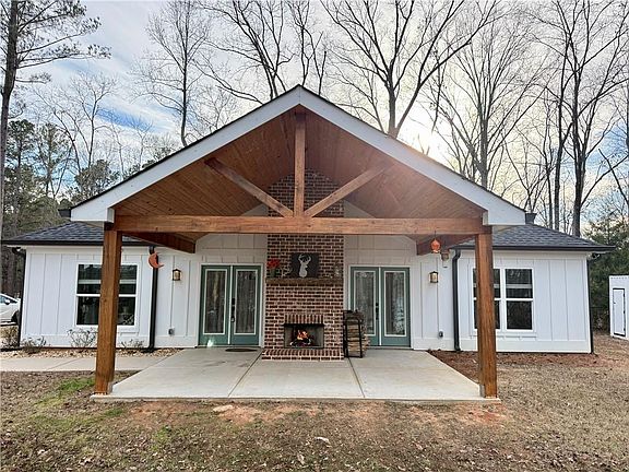 2nd image of 123 Friddell Rd